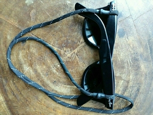 メガネストラップ　サングラスホルダー グラスコード　眼鏡紐めがねひもパラコード　サコッシュ ビレイバンドソロキャンプ メガネチェーン