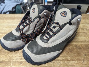 NIKEナイキ ACG トレッキングシューズ　26.5cm　カルデラmid？　ほぼ未使用