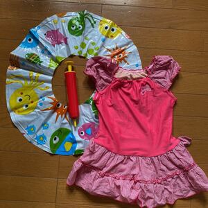 新品未使用水着！KBニットプランナー140cm女の子ギンガムチェックリボン、ピンク おまけアンパンマン空気入と浮き輪