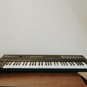 ROLAND D-50 Synthesizer ケース付き　ローランド シンセサイザー 鍵盤楽器　Y1059