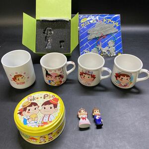 不二家 ペコちゃん ミニマグカップ 湯のみ ひなまつり クリスタルペコちゃん クリスマス ドアベル クッキー缶 マスコット非売品 稀少 中古