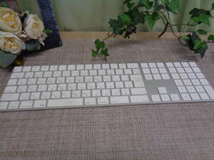 Apple　Magic　keyboard　ワイヤレス　シルバー　　純正　テンキー付　本体のみ　中古品