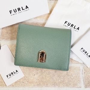 美品 フルラ FURLA ロゴ レザー 二折財布 コンパクトウォレット グリーン系