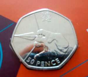 レア2012年 ロンドン オリンピック 50ペンス Archery デザインエリザベス女王 ブリティッシュ コイン 2011年Fifty pence (United Kingdom) 