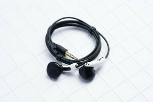 極美品・動作品丨SONY WALKAMN ステレオイヤホン MDR-E010