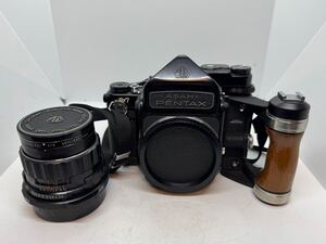 良品 ASAHI PENTAX 6x7 TTL 木製グリップ付 中判フィルムカメラ / Super-Multi-Coated TAKUMAR / 6x7 1:2.4/105 シャッターOK【KNY114】