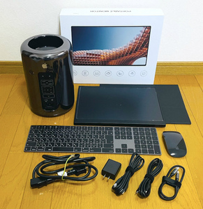 Apple Mac Pro/Late 2013/Xeon E5 3.5GHz 6コア/ SSD128GB/メモリ32GB/Apple純正マウス・キーボード・14インチモバイルモニタ付き