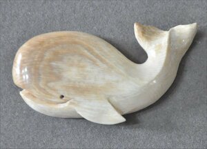 ナンタケットバスケット用のマンモス牙の色変わりかわいいクジラオーナメント