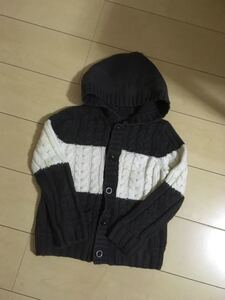 男の子110本物BABY　GAPの白グレーのニットカーディガン　中古