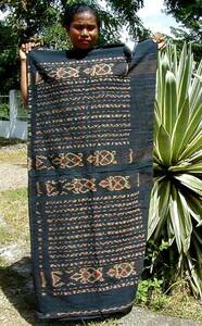 インドネシア・アロール島の伝統イカット(2002年優勝作品)