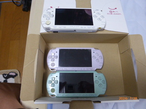 【送料無料】SONY PSP本体（PSP-2000) ３台（ホワイト動作確認+他２台ジャンク）