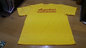 第26回大田原マラソン大会参加賞のランニングTシャツ、サイズＯ,2013年開催、黄色でプリント字は赤色、裏地がメッシユで通気性あり、
