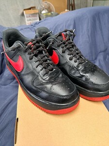  NIKE AIR FORCE ナイキ エアフォース 1 メンズ ローカット 黒　赤 25.5cm