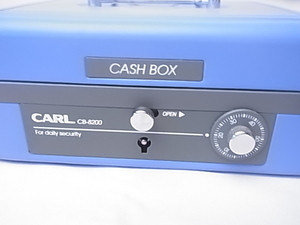 手提げ金庫　カール CARL　キャッシュ　ボックス　CB-8200　A6