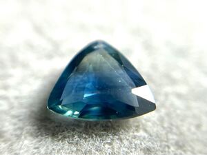 ★100円スタート★非加熱サファイア クリアブルー　0.38ct 5.5x4.7mm VS トリリオン グリーンブルー　 宝石 マダガスカル