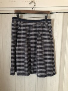 ◆TALBOTS/タルボット/ネイビーチェック柄の膝丈タック入りスカート/大きいサイズ◆he