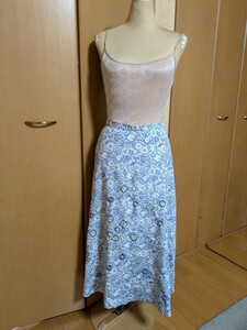 589中古花柄プリントに花柄刺繍のロングフレアースカート