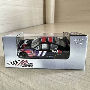 【A0315-13】未開封品『Action 1/64 ナスカー Denny Hamlin #11 FedEx Freight 2012 Camry C112866FFDH』ミニカー レーシングカー