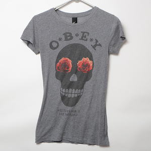 ST1048 オベイ OBEY Tシャツ 女性 XS 肩36 メール xq