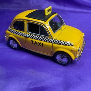 【未使用】WELLY 1/24 Scale Fiat Nuova 500 Taxi Cab Diecast Model Yellow Fiat 500L - Welly 22515希少モデル