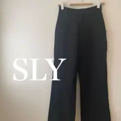 SLY スライ セミフレア　カジュアルパンツ　黒　細見え