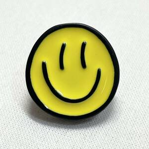 【ピンバッジ】スマイリーフェイス Smiley Face ニコちゃんマーク 手書き風 黄色