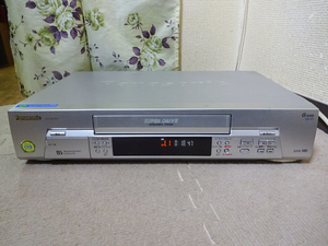 パナソニック　VHSビデオデッキ S-VHS簡易再生可　NV-HVB1　動作品　