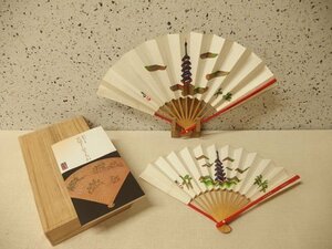 0420047a【伝統工芸品 京扇子 2点】壁掛け付き/野田工芸/小,中 各1点/長谷太郎/五重塔柄/記念品/木箱入り/中古品