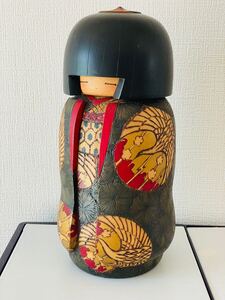 小林伊之介作 在銘 こけし いとし子 高さ約34.5cm 内閣総理大臣賞受賞作家作品 木製 木彫り 彫刻 置物 伝統工芸 民芸品現状品