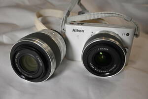 ニコン　Nikon ミラーレスカメラ Nikon J1 Wズームレンズキット 