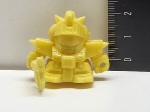 ガン消し SDガンダム 戦士ロックガンタンク 黄[24L15検]GUNDAM消しゴム フィギュア ゴム人形 外伝 ナイト 円卓の騎士 武者 ガンドランダー