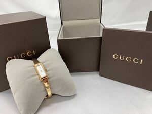 [T3182]　GUCCI グッチ 腕時計 1500L 不動 スクエア クォーツ 　白シェル文字盤　ゴールド　レディース　バングルウォッチ　純正箱