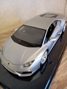 Bburago1／18スケールランボルギーニ ウラカンLP610-4／LamborghiniHuracanブラーゴ