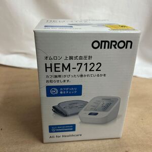 OMRON オムロン 上腕式血圧計 HEM-7122 自動電子血圧計 30回メモリ 健康器具 電池式