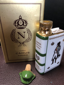 【CAMUS NAPOLEON】COGNAC コニャック　ナポレオン　ミニブックボトル　保管品【23/05 メタル-5A3】