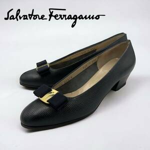 美品 Salvatore Ferragamo サルヴァトーレフェラガモ パンプス ヴァラ リザード型押し ネイビー 7.5C 日本サイズ25cm相当