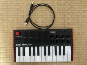 Akai Pro MIDIキーボードコントローラー ミニ25鍵USB ベロシティ対応8ドラムパッド MPK mini mk3