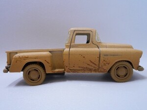 KINSMART 1955 Chevy Stepside Pick-up Muddy 1:32 ダイキャストミニカー シェビー シボレー ステップサイド ホワイト