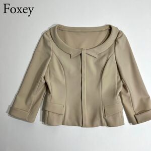 美品 FOXEY NEW YORK フォクシーニューヨーク ノーカラージャケット アウター　ベージュ トップス　羽織　40 レディース