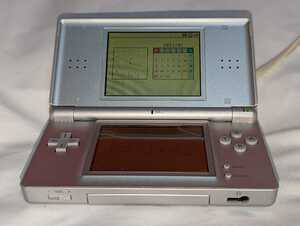 ニンテンドー　DS ライト　2006年　専用アダプター付き　正規刻印UJF18775029 任天堂株式会社製造者　箱なし　ほとんど未使用品