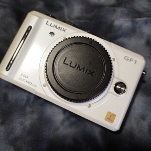 【値下げしました】Panasonic LUMIX DMC-GF1 ミラーレス一眼　超美品