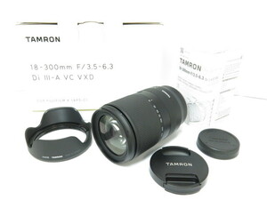 【 極美品 ほぼ使用感ない 】TAMRON 18-300mm F3.5-6.3 Di VC III-A VC VXD B061 FUJI X マウントタムロン 元箱付き [管TM3644]