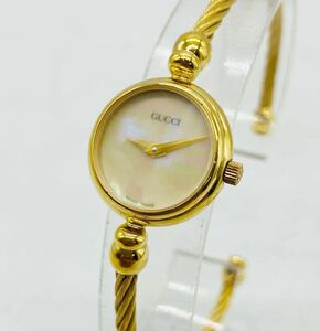 2m15 必見! GUCCI グッチ 2700.2.L バングルウォッチ シェル文字盤 ゴールドカラー レディース腕時計 現状品 不動品 !