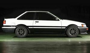 トヨタ AE86 GT-APEX 後期型 カローラレビン 1987年 ドリフト 絵画風 壁紙ポスター 603×354mm（はがせるシール式）Y007S2