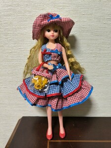 夏のリカちゃん　ギンガムチェックセパレートドレス 共布帽子 お花の入ったビニールバッグ 赤いお靴セット