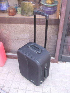  スーツケース キャリーバッグ ２輪キャスター　キャリーケース ビジネストラベル キャリーバック キャリケース 　黒色　割ときれい