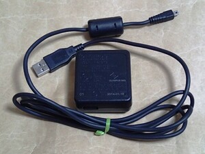 〈 OLYMPUS 本体内充電用ACアダプター F-2AC USBケーブル CB-USB7 〉