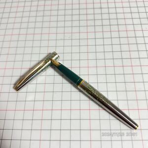 1000円〜　美品　ペン先18K 18金　PILOT パイロット　彫刻　唐草模様　バイカラー　万年筆　ペン　 筆記用具　送料無料