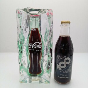 353 Coca Cola コカ コーラ アクリル閉じ込め 1986年 100周年記念ボトル 未開栓 昭和レトロ 瓶 インテリア オブジェ 置物 飲用不可