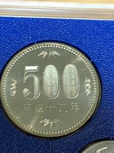 即決あり！ 平成16年 ミントセット　出し「500円」硬貨　未使用品　１枚 　送料全国110円 ペーパーコインホルダー発送